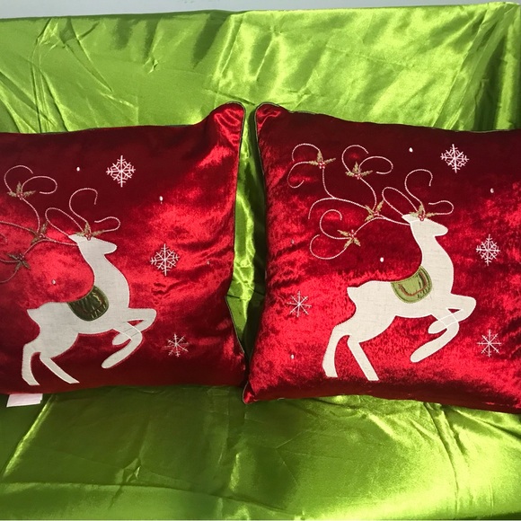 sold out ❌❌❌🆕 2 BeautifulChristmaDeer pillow  Size 20”X20” (51cmX51exclusive - Picture 5 of 14